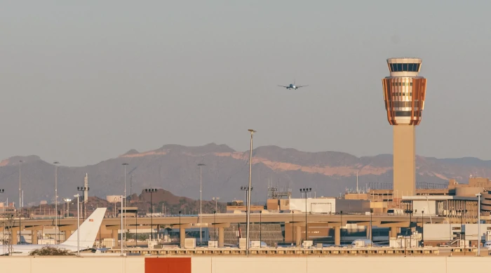 Sky Harbor Airport counts with three runways.